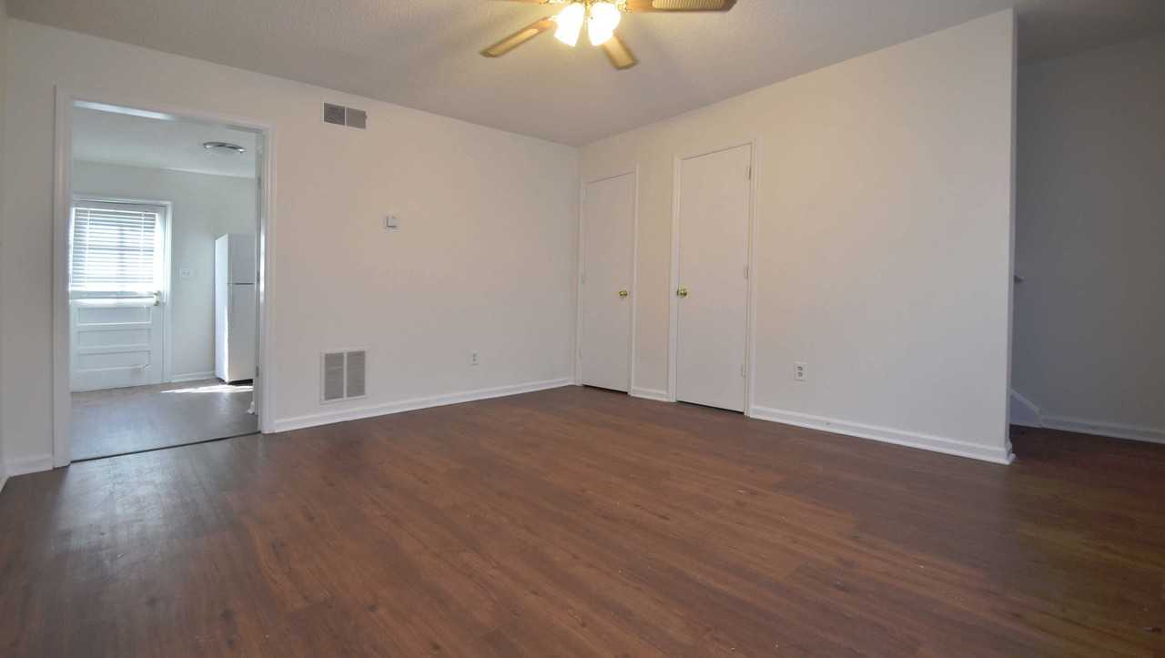 315 Hamilton Dr Ne - Photo 3 of 9