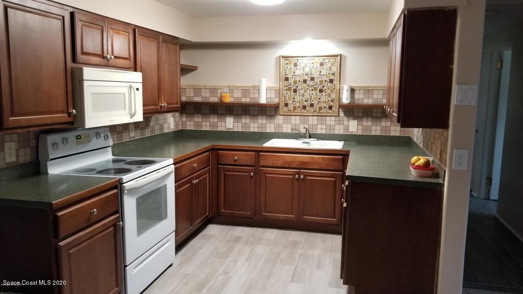 1610 Smith Drive N - Photo 2 of 13