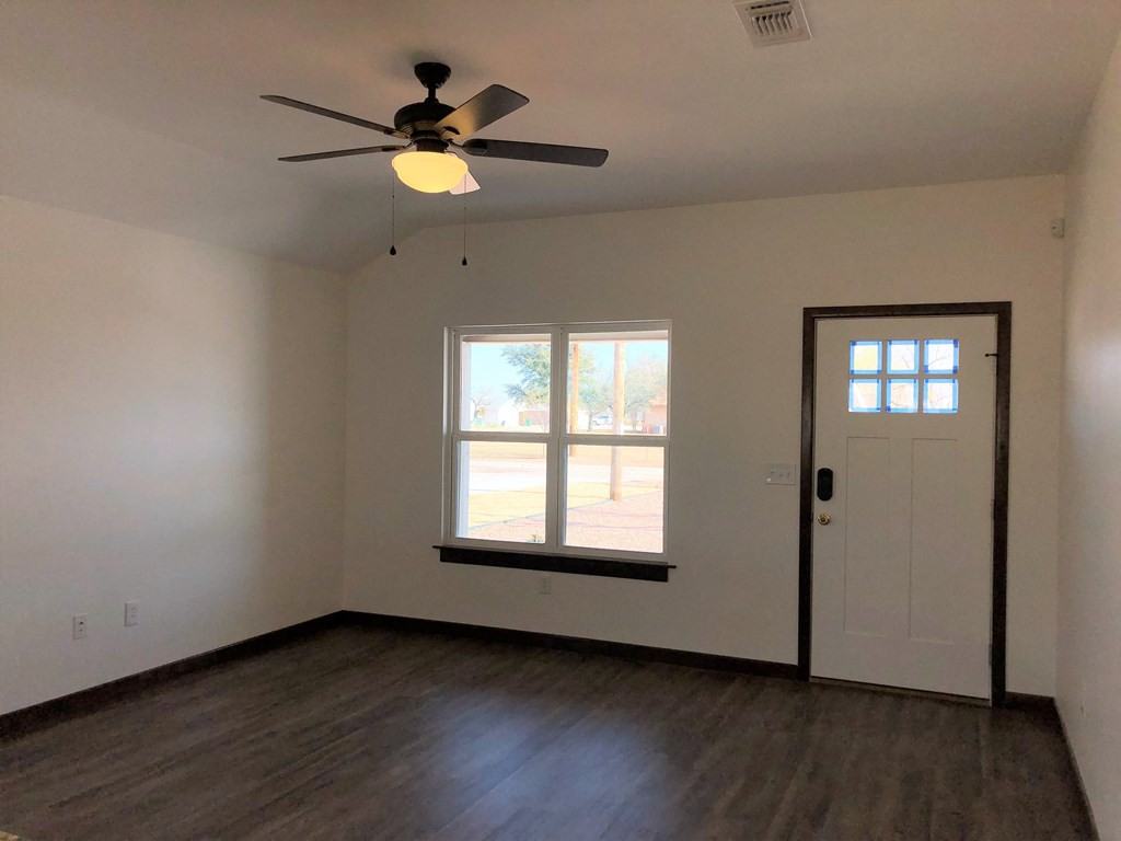 4819 Oaklawn Blvd - Photo 3 of 21