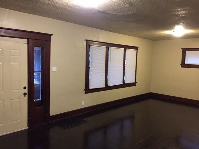 1465 Lee St - Photo 2 of 13