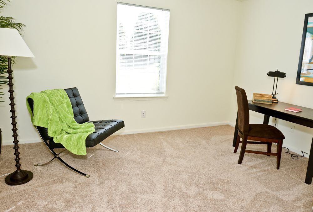 Hunters Point Apartments - Photo 7 of 12