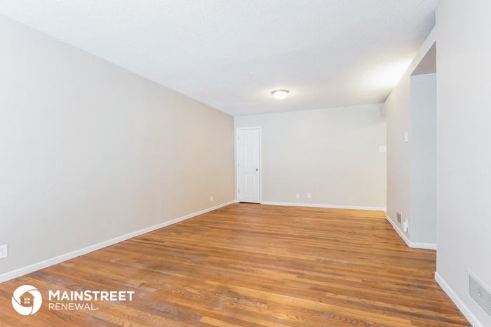 10709 Spring Garden Drive - Photo 2 of 15