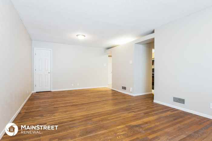 10709 Spring Garden Drive - Photo 3 of 15