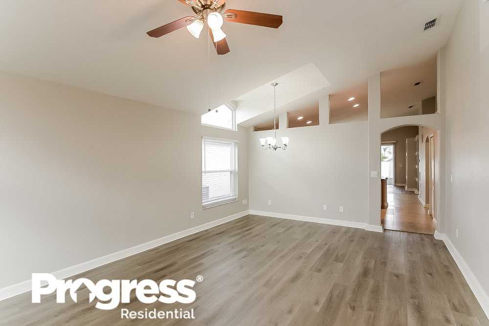 2704 Wilshire Rd - Photo 3 of 19