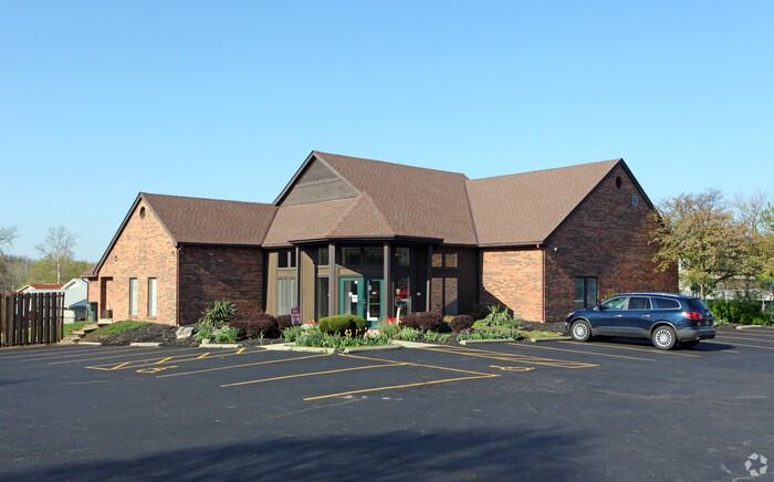 499 Evergreen Ter #4 - Photo 3 of 13