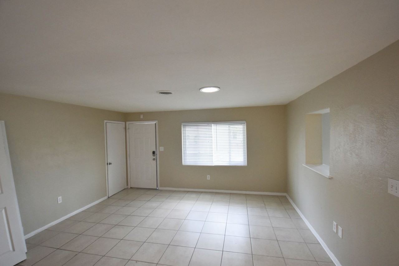 4338 Barnesdale Dr - Photo 2 of 11