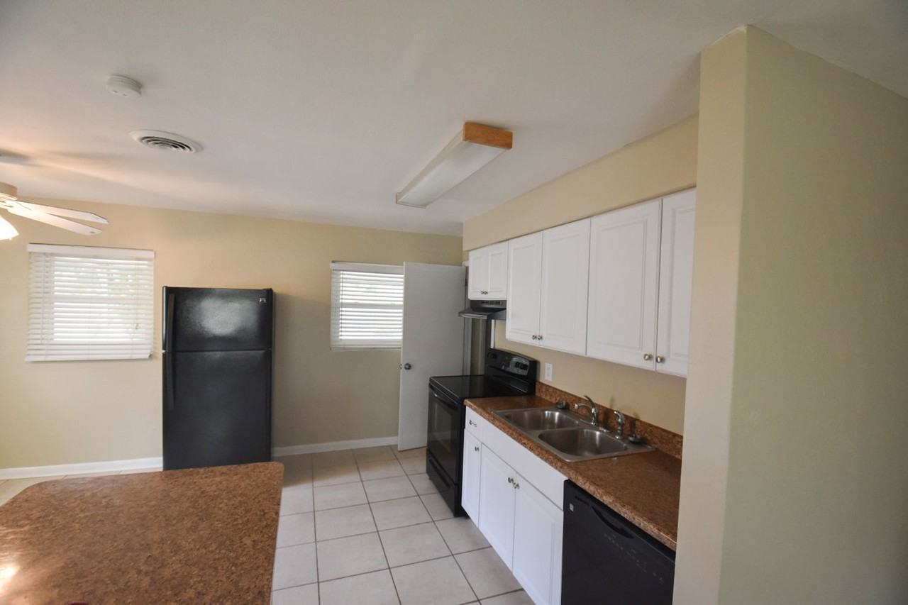 4338 Barnesdale Dr - Photo 3 of 11