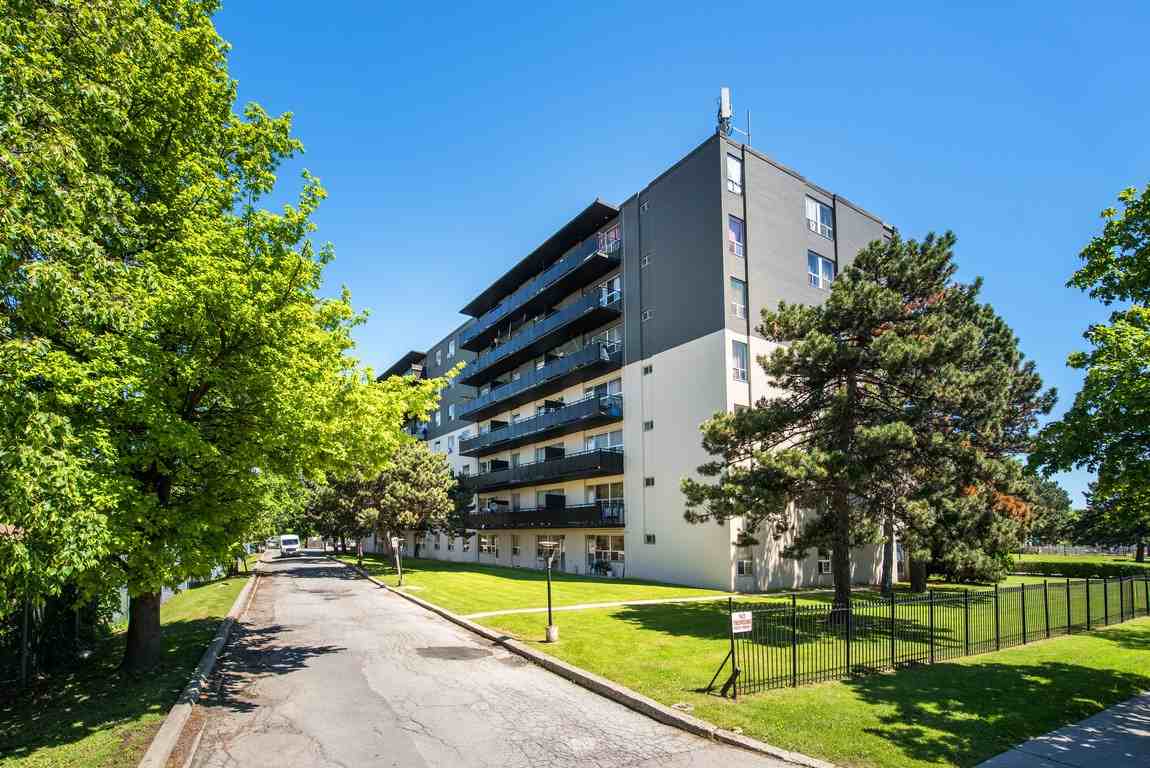 1450 Sheppard Avenue, West Apartments for