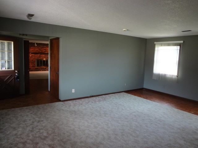 360 Dolly Dr - Photo 3 of 15