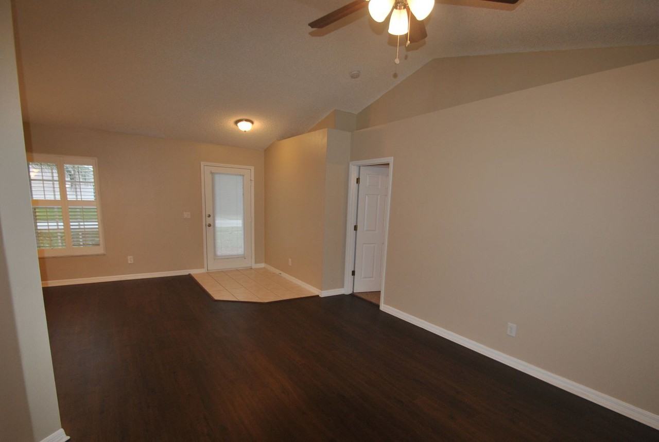 943 Sabal Grove Dr - Photo 2 of 12