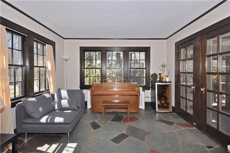 216 Fairview Ave - Photo 3 of 17