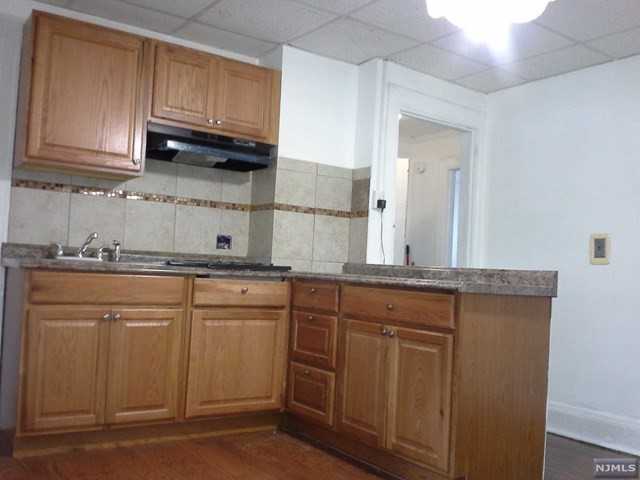 64 Smith Ave - Photo 3 of 6