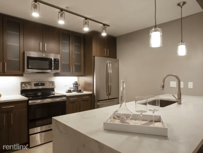 Get 2 months free rent in the middle of Downtown Austin!!! - Photo 2 of 16