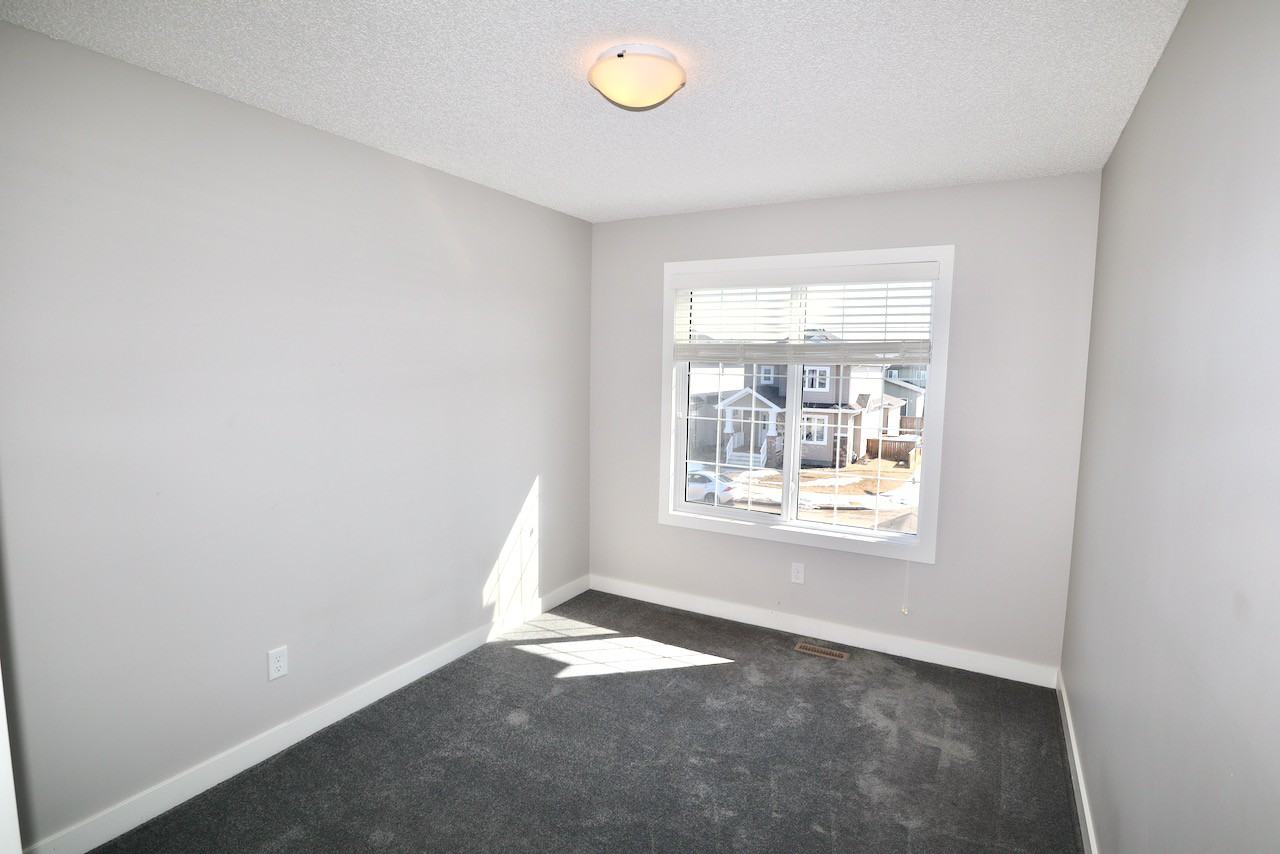 46 Durrand Bend - Photo 4 of 13