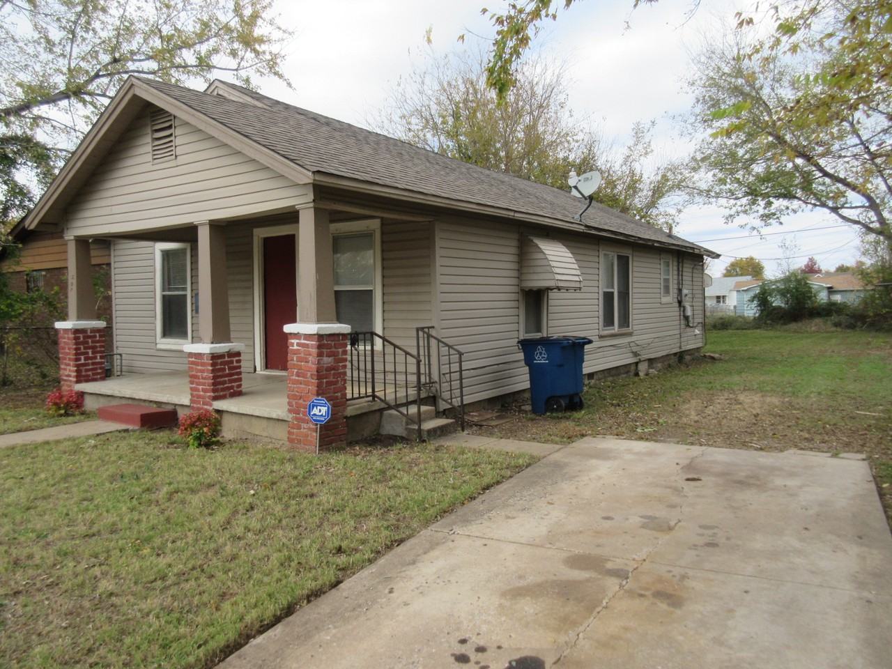 507 E Marshall St - Photo 2 of 8