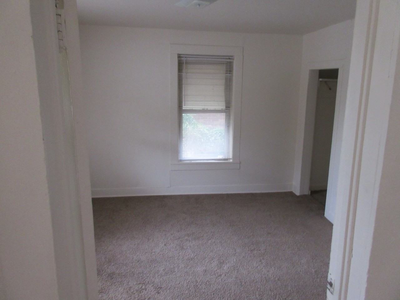 507 E Marshall St - Photo 3 of 8