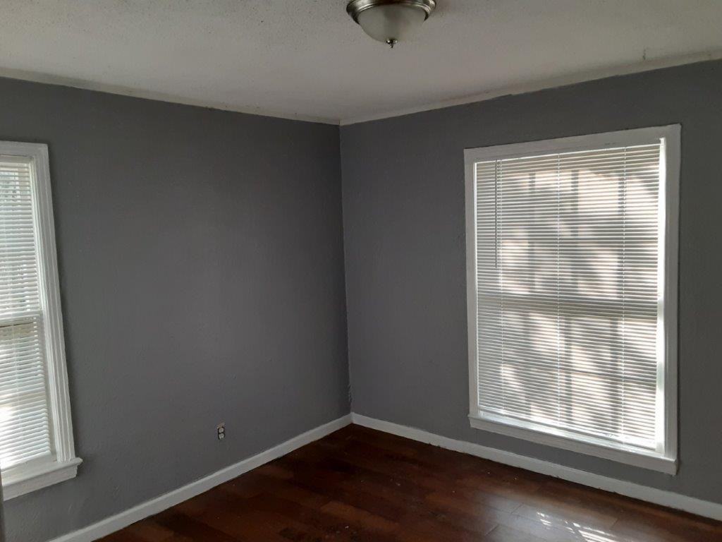 1107 Pecan Dr - Photo 2 of 6