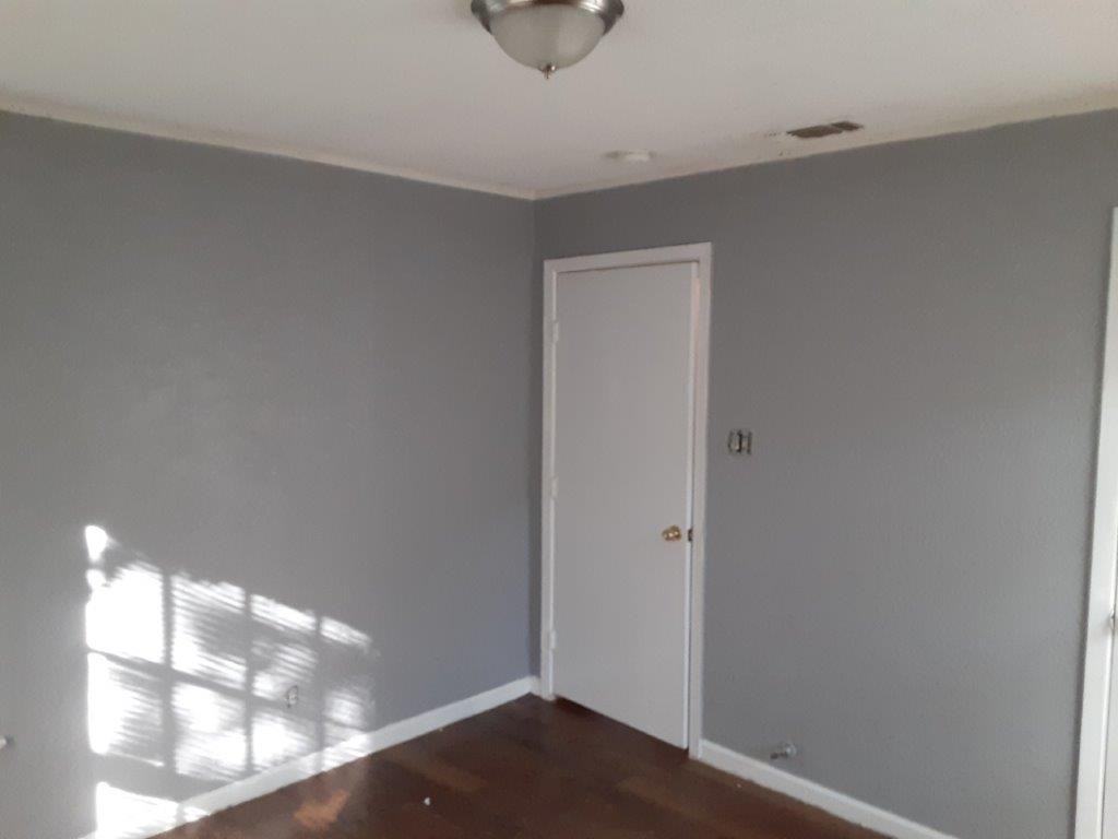 1107 Pecan Dr - Photo 3 of 6