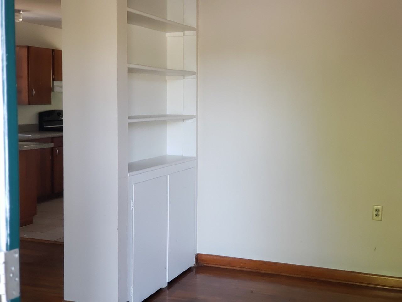 102 W Hendry St - Photo 2 of 4