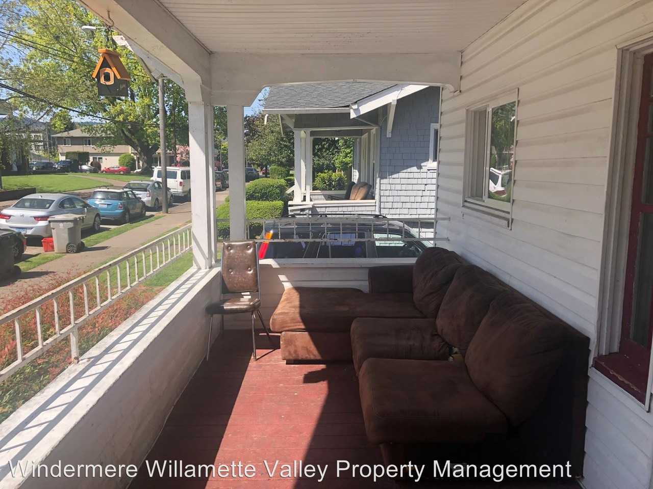 135-137 NW 26th - Photo 2 of 13