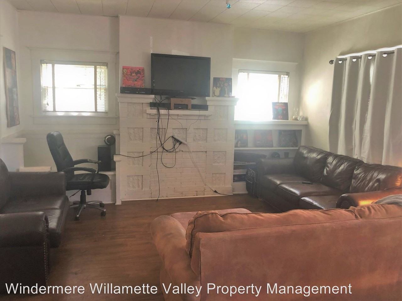 135-137 NW 26th - Photo 3 of 13