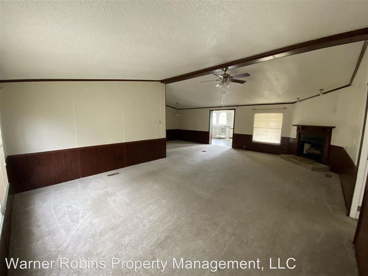 212 Bradford Dr - Photo 2 of 12