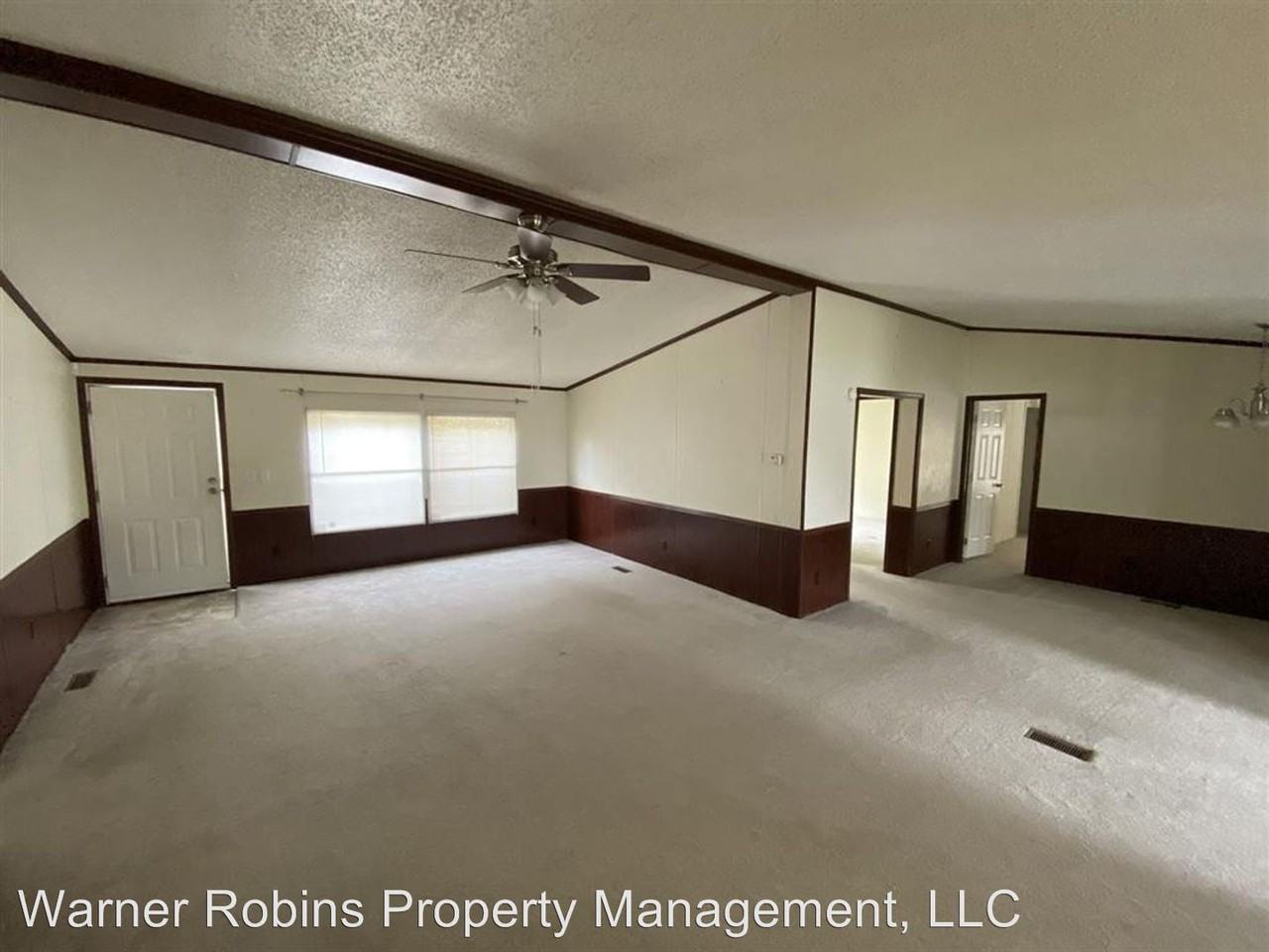 212 Bradford Dr - Photo 3 of 12