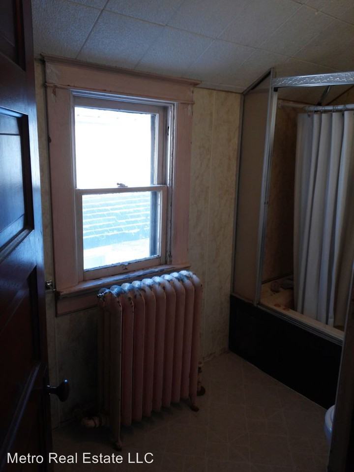 728 Walnut St - Photo 2 of 11