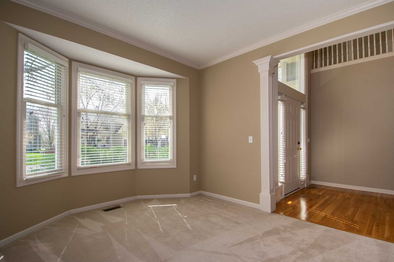 11912 W 132nd St - Photo 3 of 10