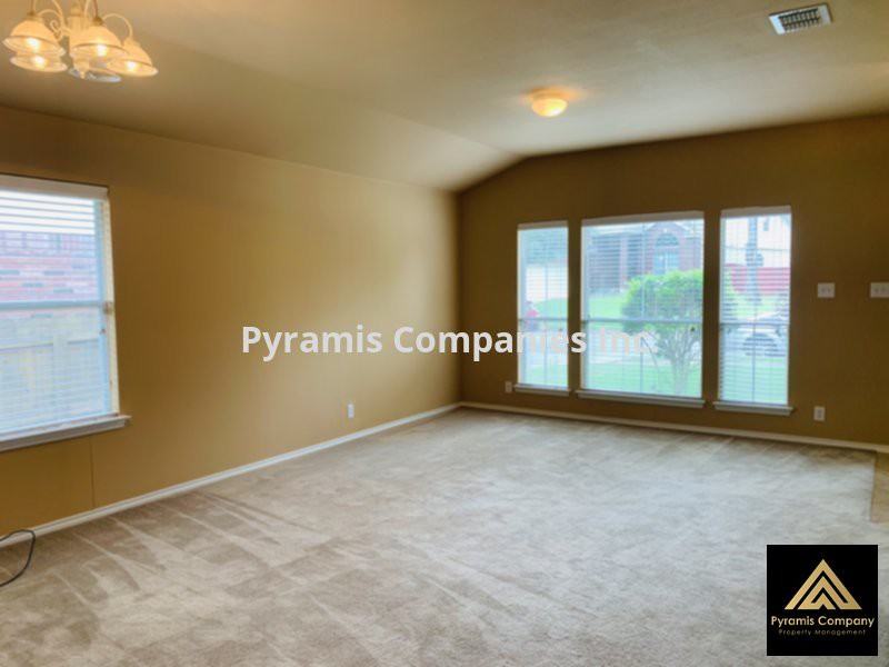 4106 Ogelthorpe Oak - Photo 3 of 18