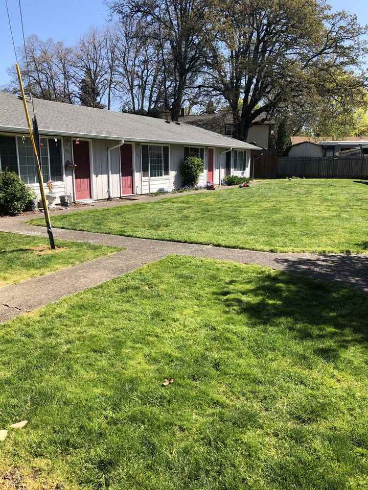 574 Ford St. S - Photo 2 of 13