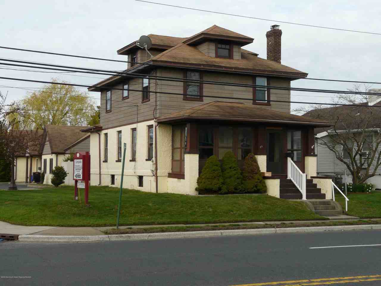 45 Sylvania Avenue W - Photo 2 of 6