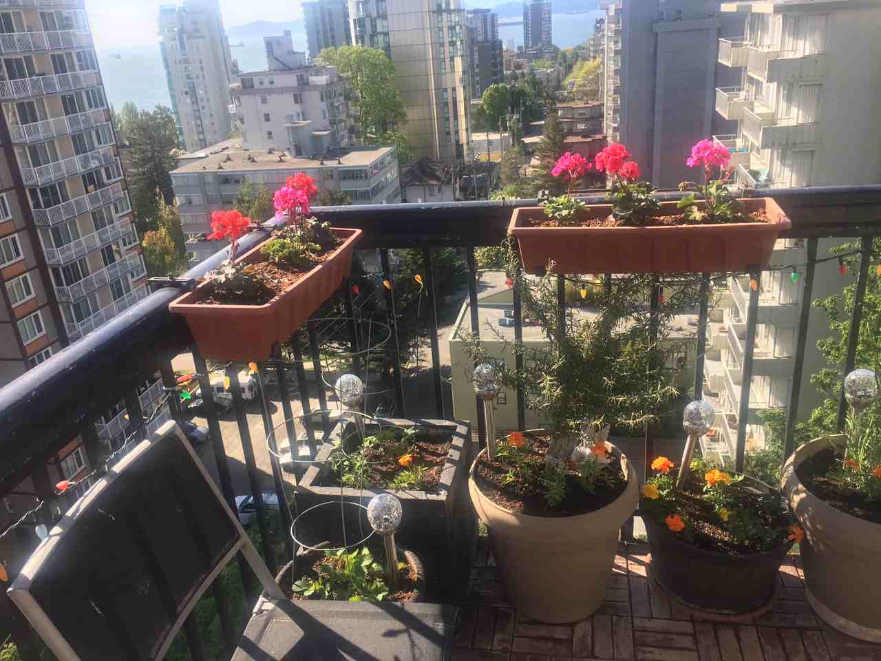 1150 Burnaby St - Photo 2 of 13