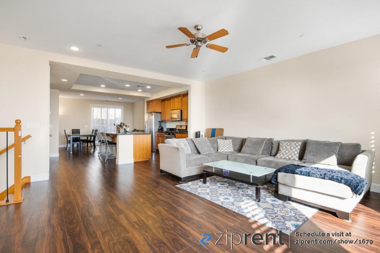 6470 Bayview Dr - Photo 3 of 20