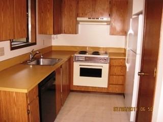 6512 SE Fern Ave - Photo 2 of 5