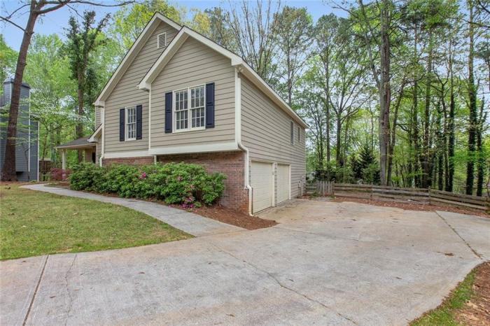 502 Summer Terrace - Photo 2 of 23