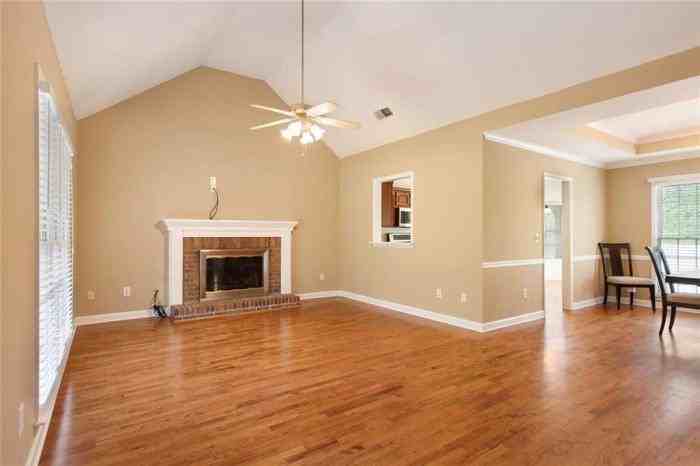 502 Summer Terrace - Photo 3 of 23