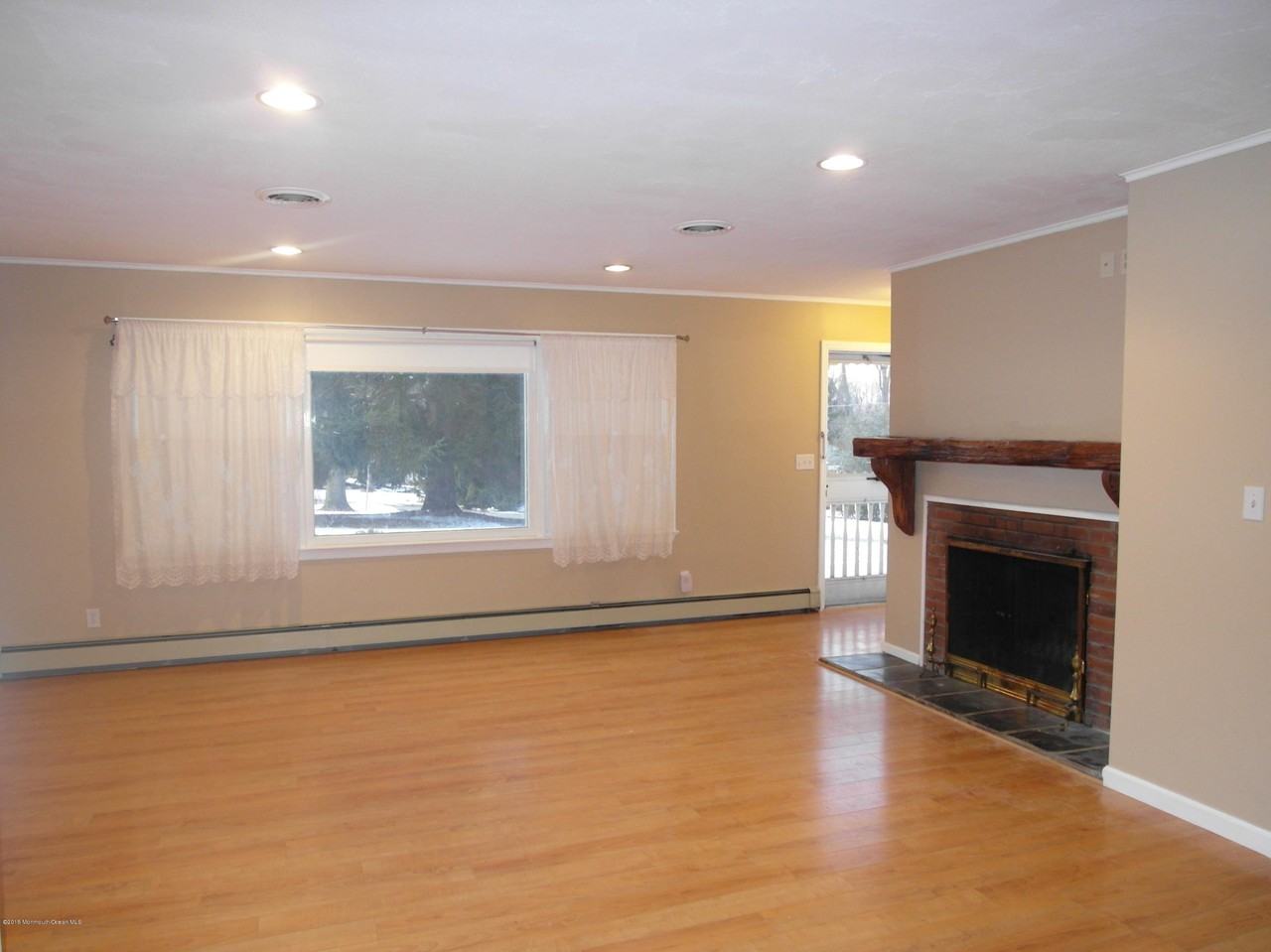 114 Iler Dr - Photo 3 of 12