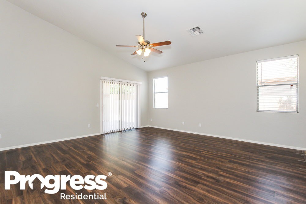 16914 W Nottingham Way - Photo 2 of 15