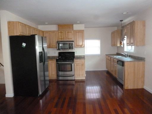 103 Blossom St - Photo 2 of 9