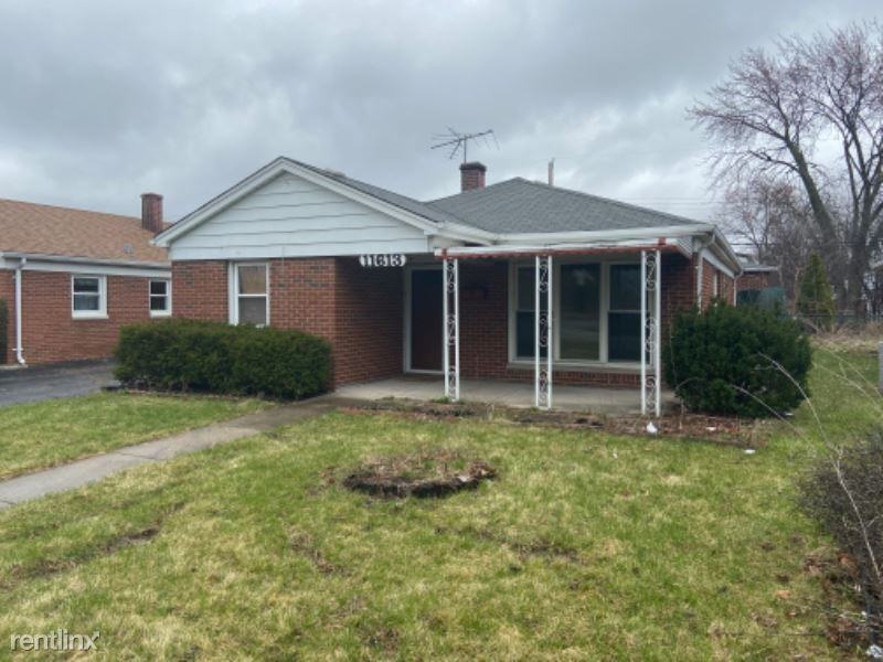 11613 S Kedzie Ave - Photo 2 of 9