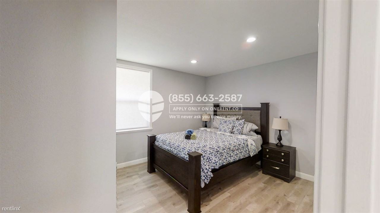 1207 88th Avenue - Photo 3 of 12