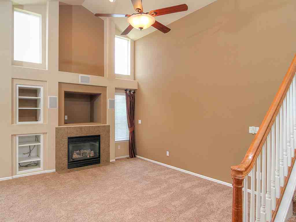 13718 Narrowleaf Dr - Photo 3 of 10