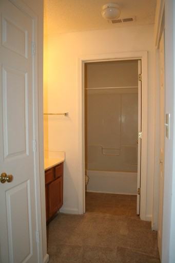 Sharon Oaks Apartments - Photo 2 of 6