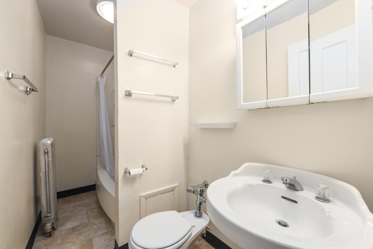 Overlook Manor - Photo 3 of 10