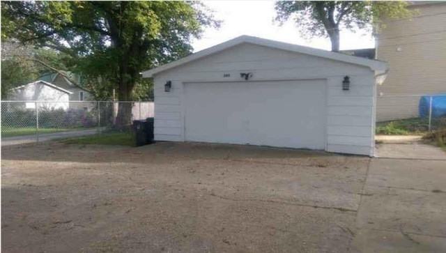 2103 Lewis - Photo 3 of 34