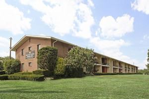 Edgewater Gardens - Photo 3 of 6