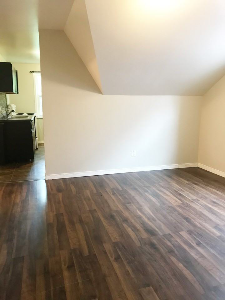 139 Church St - Photo 3 of 7