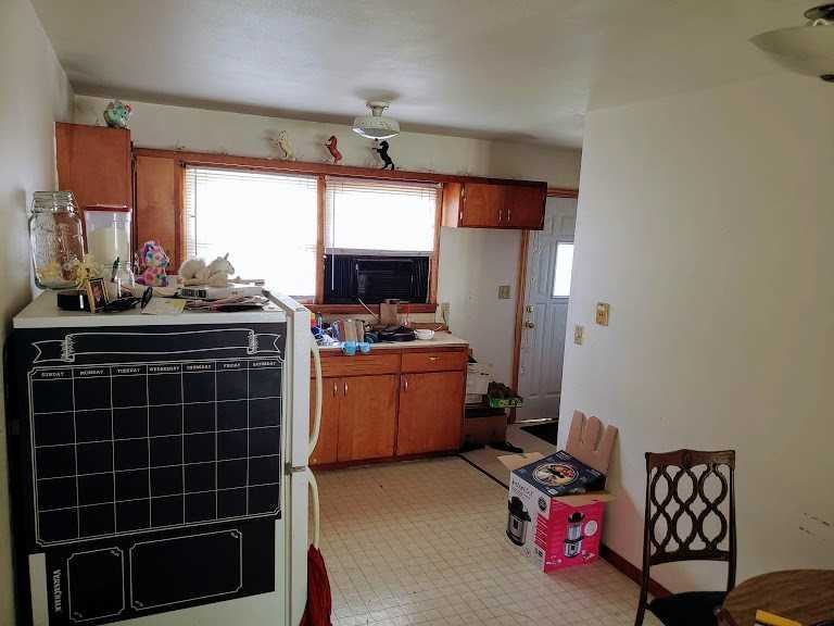 330 S Columbia Ave - Photo 3 of 8