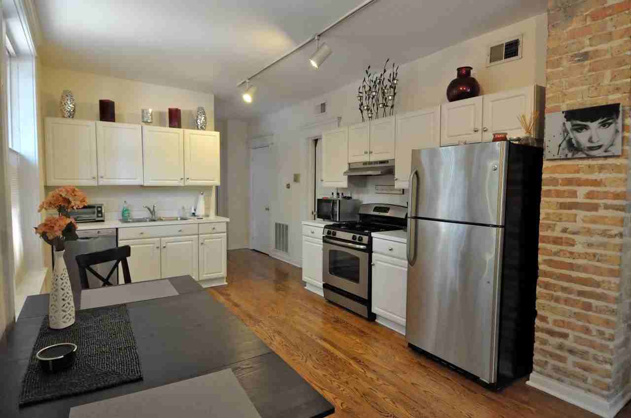 1846 W School St - Photo 3 of 9